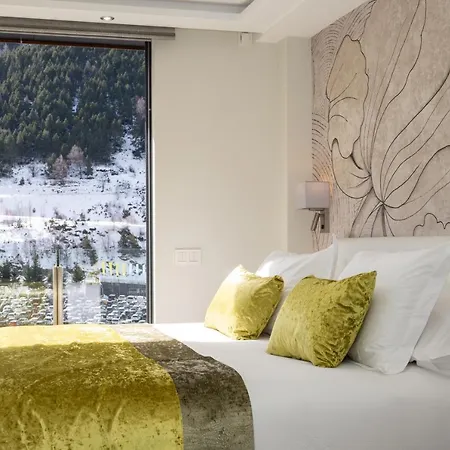 The Mirror & Luxury * El Tarter