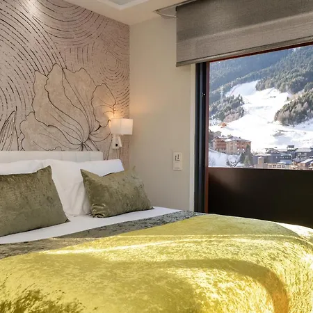 The Mirror & Luxury * El Tarter