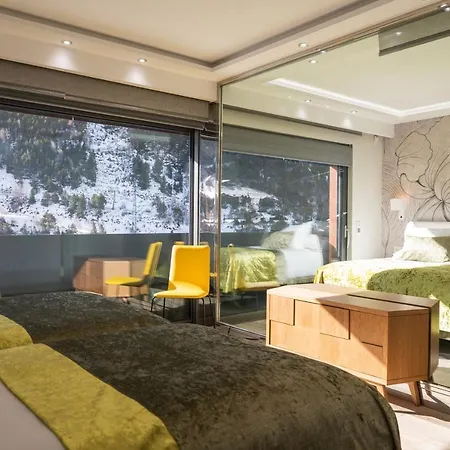 The Mirror & Luxury * El Tarter