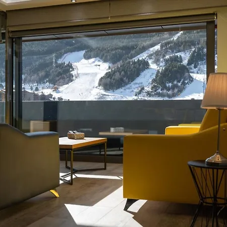 The Mirror & Luxury Apartment El Tarter